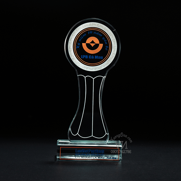 Cúp đính mặt logo