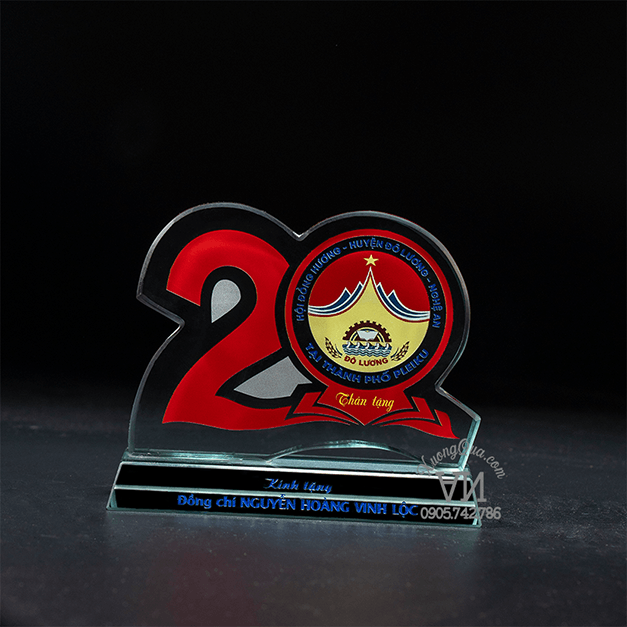 Mẫu cúp số 20