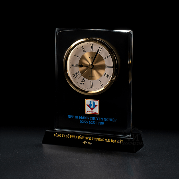 Kỷ niệm chương pha lê mặt đồng hồ