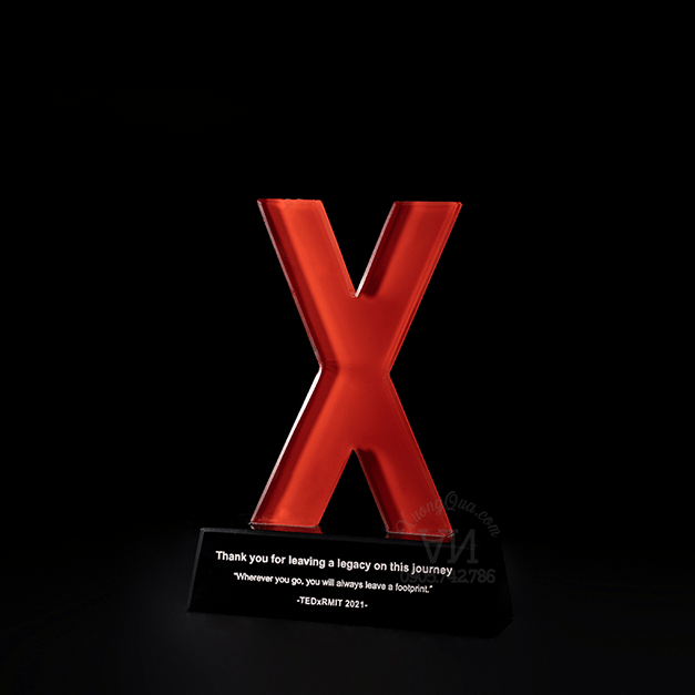 Kỷ niệm chương khối chữ cái ấn tượng